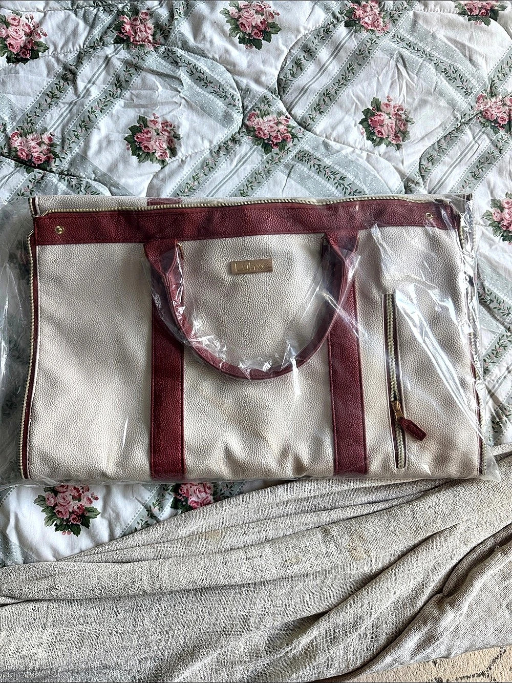 Luhxe Travel Bag 2.0 Two-Tone Tote Cream & Burgundy Like New